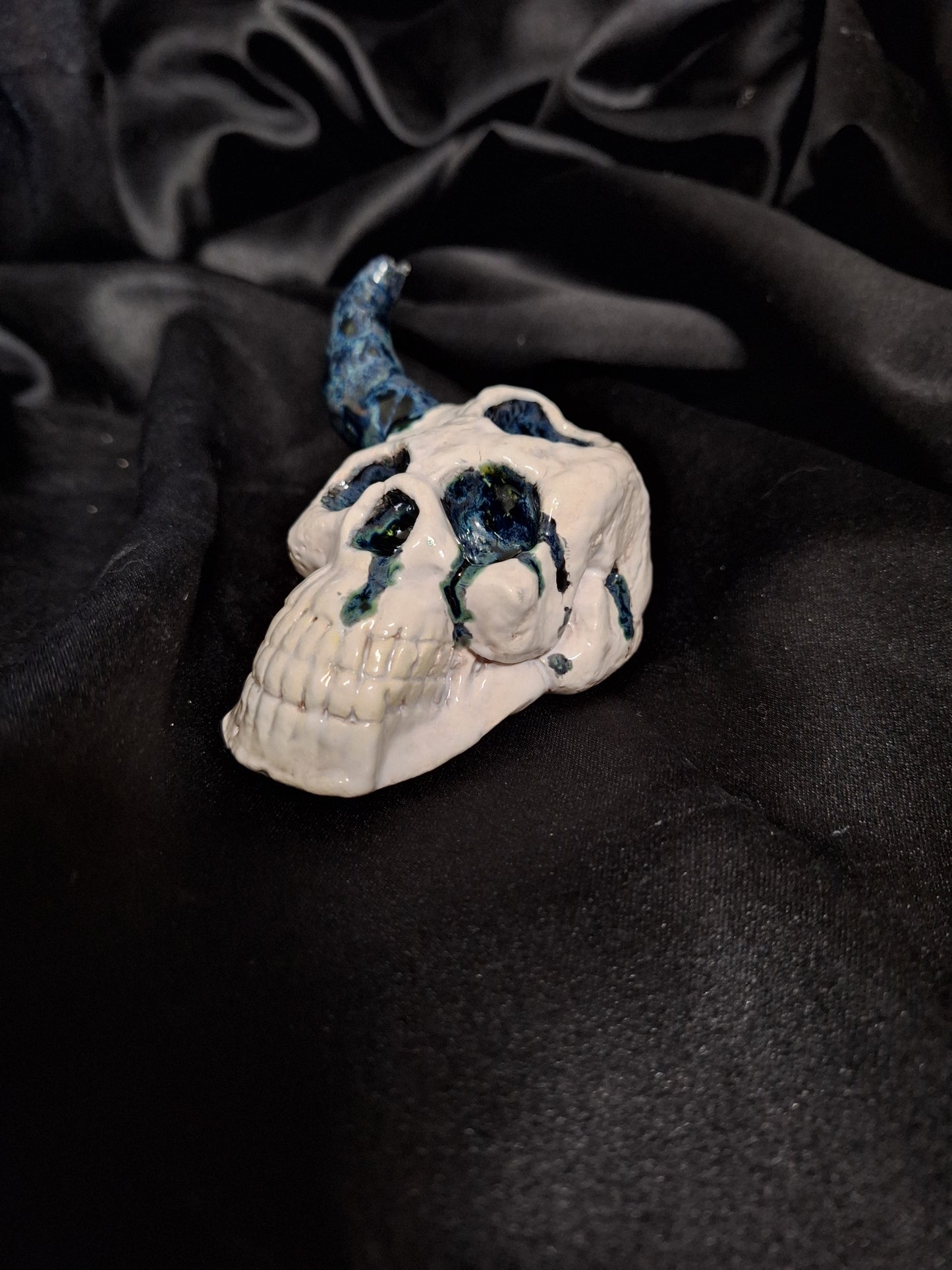 Skull Pipe (Opal)