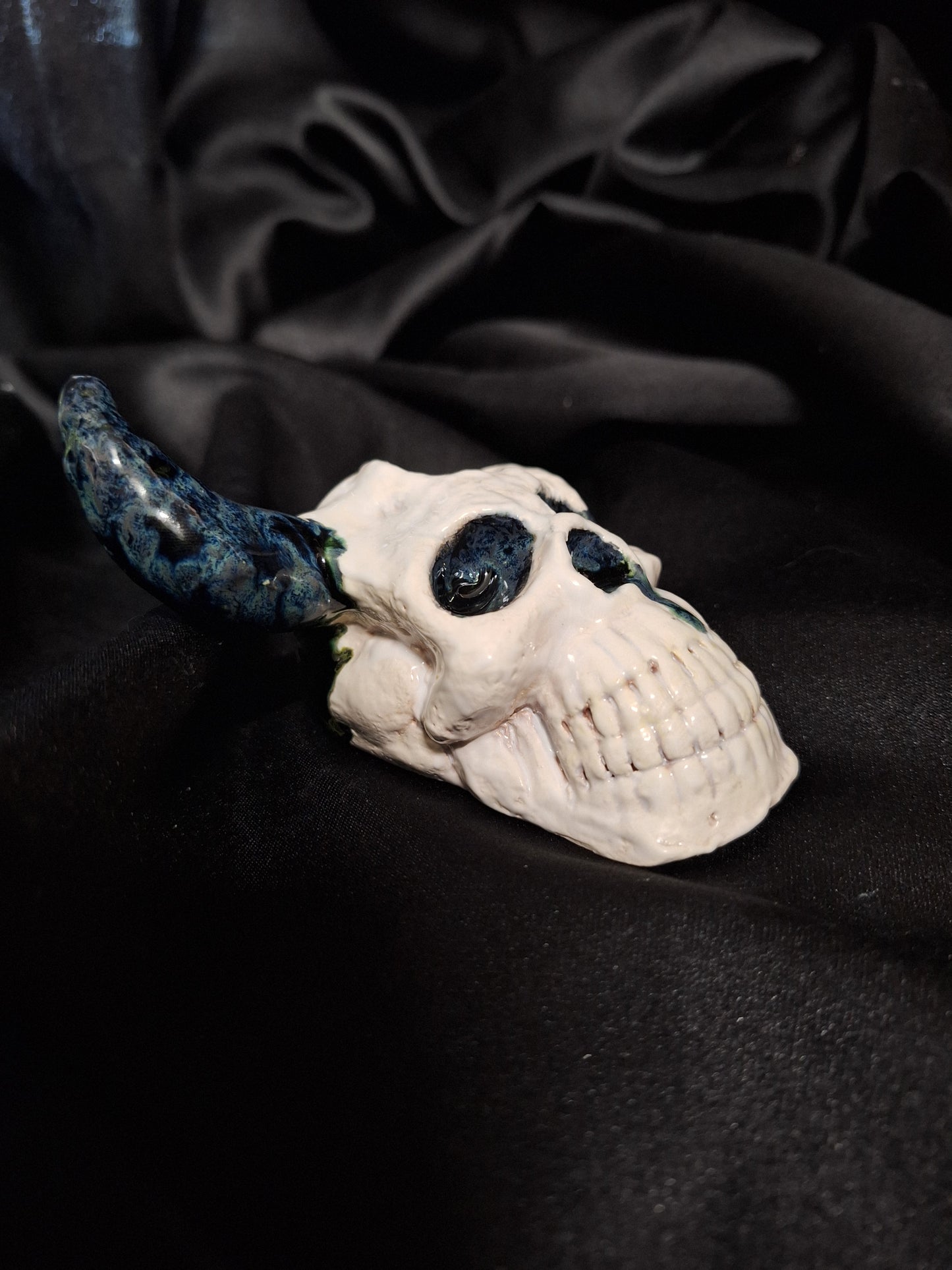 Skull Pipe (Opal)