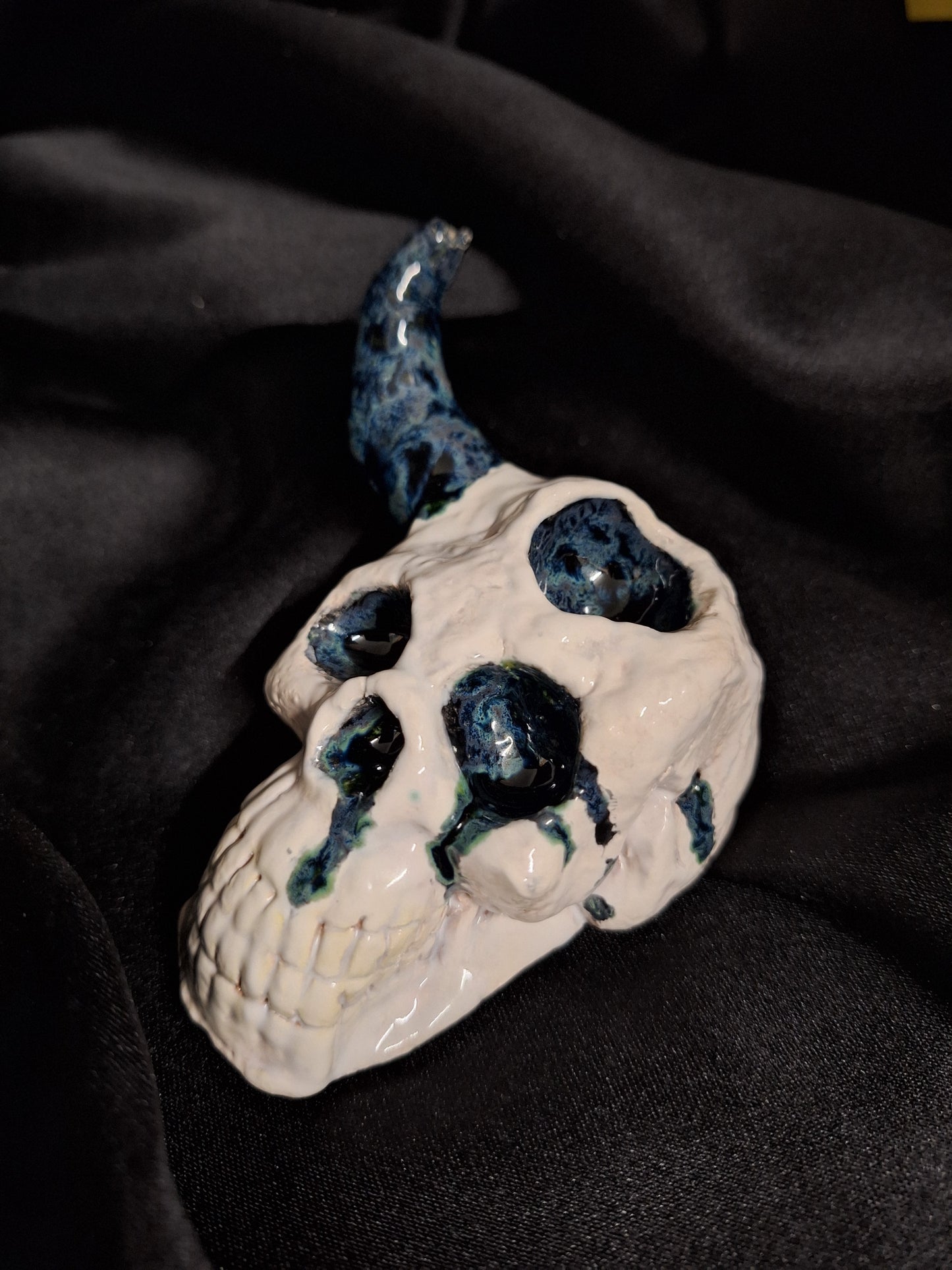 Skull Pipe (Opal)