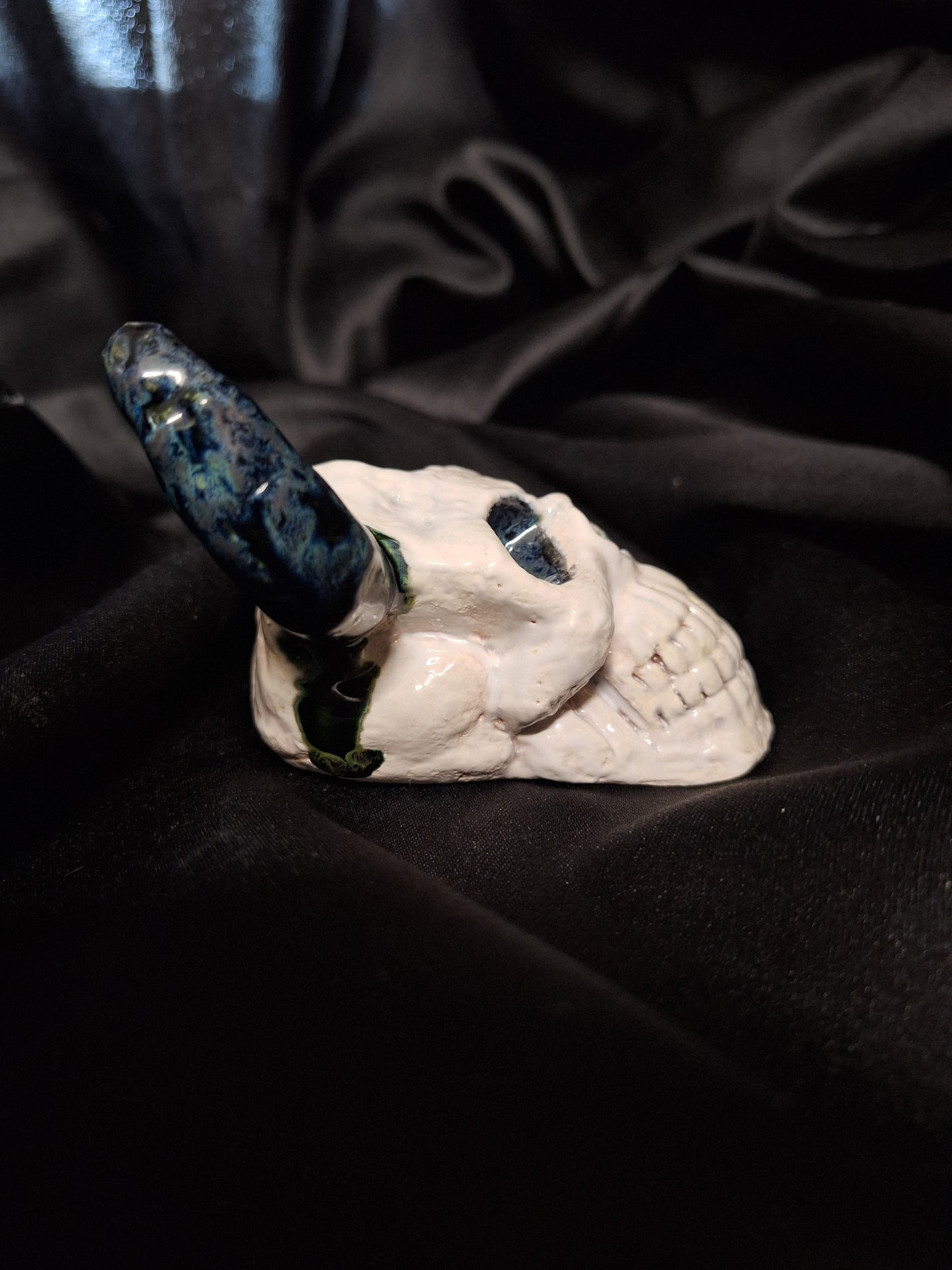 Skull Pipe (Opal)