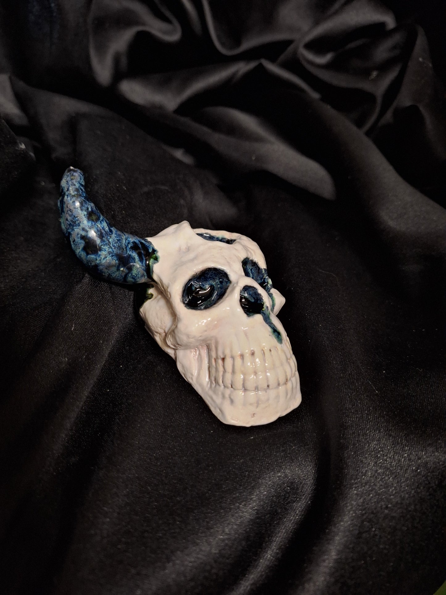 Skull Pipe (Opal)