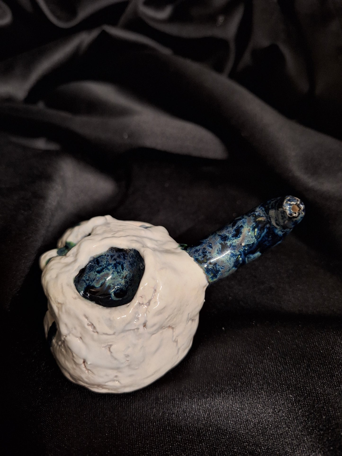 Skull Pipe (Opal)